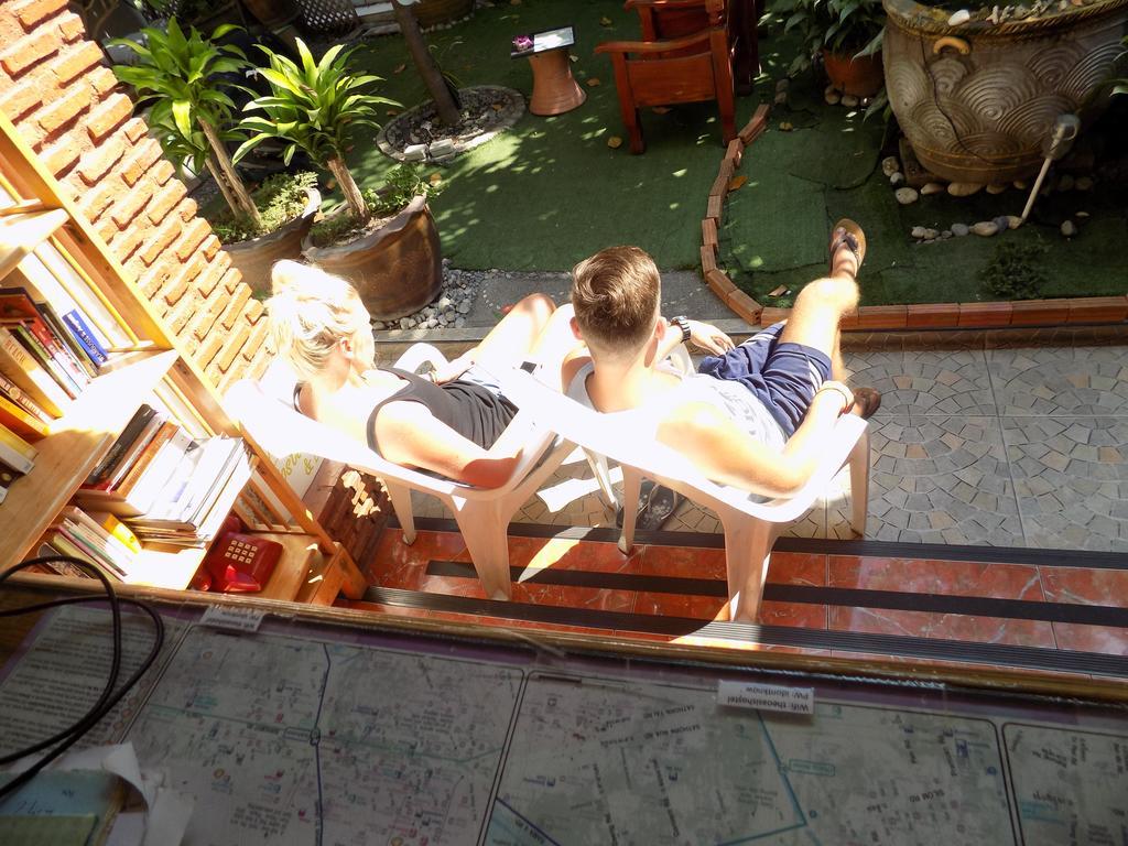 The Oasis Hostel (Adults Only) Банкок Екстериор снимка