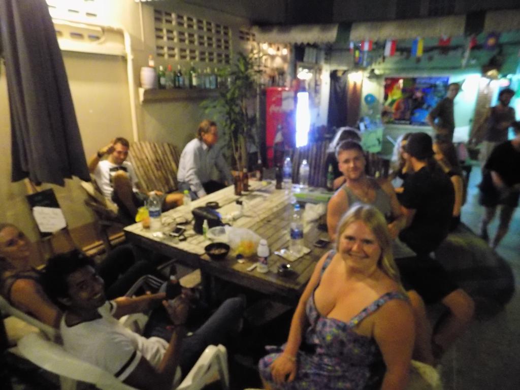 The Oasis Hostel (Adults Only) Банкок Екстериор снимка