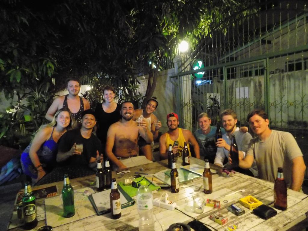The Oasis Hostel (Adults Only) Банкок Екстериор снимка
