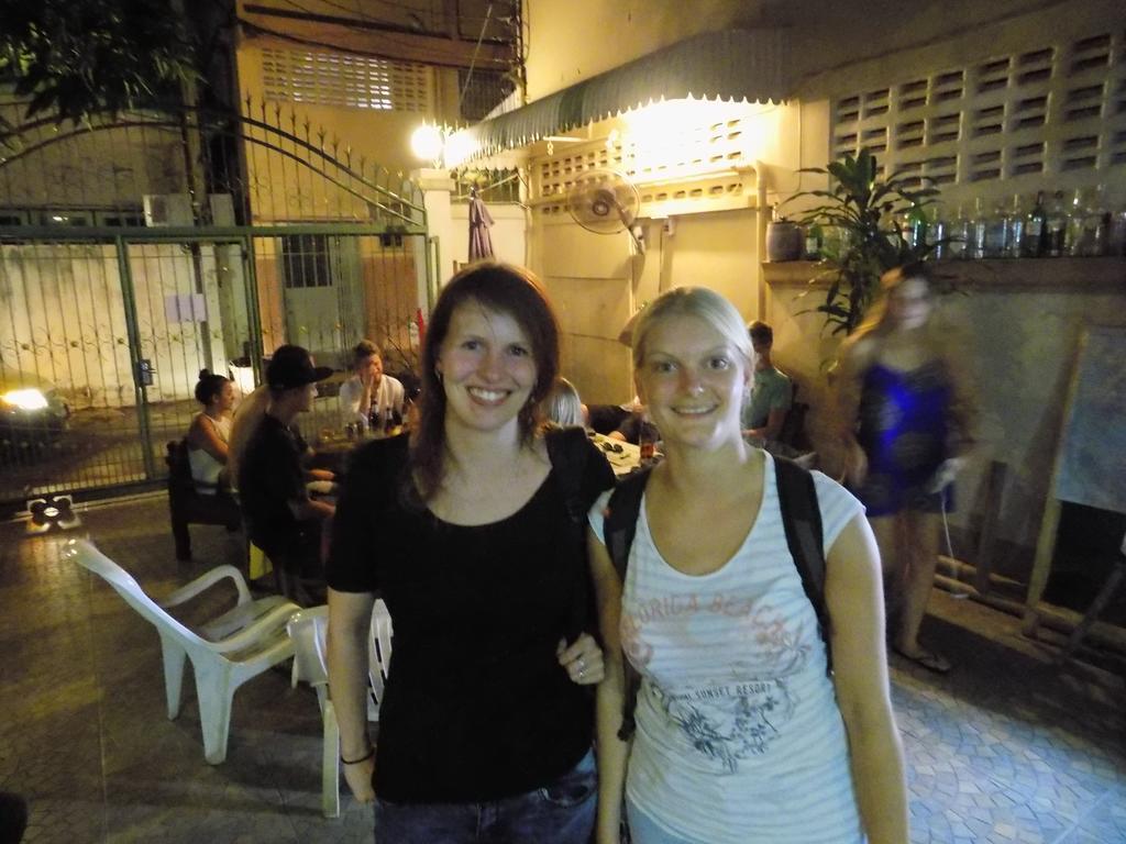 The Oasis Hostel (Adults Only) Банкок Екстериор снимка