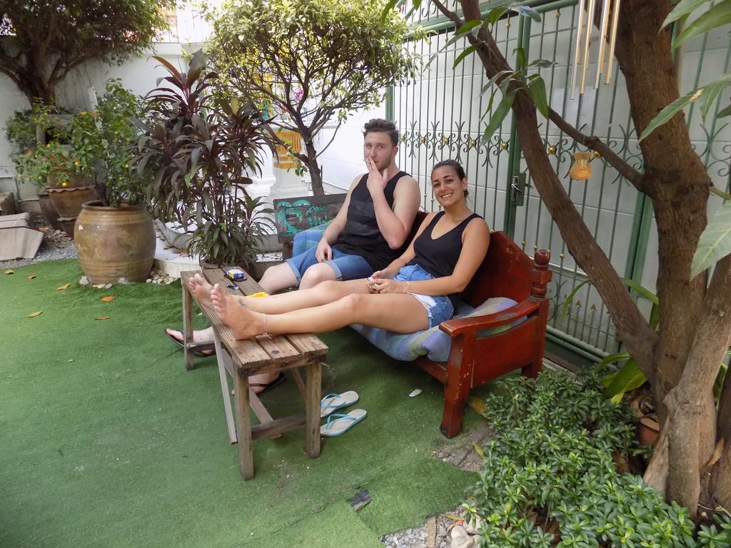 The Oasis Hostel (Adults Only) Банкок Екстериор снимка