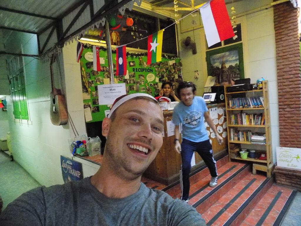 The Oasis Hostel (Adults Only) Банкок Екстериор снимка